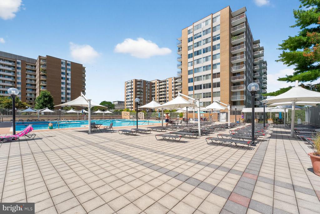 3001 VEAZEY TERRACE NW Unit: 1009