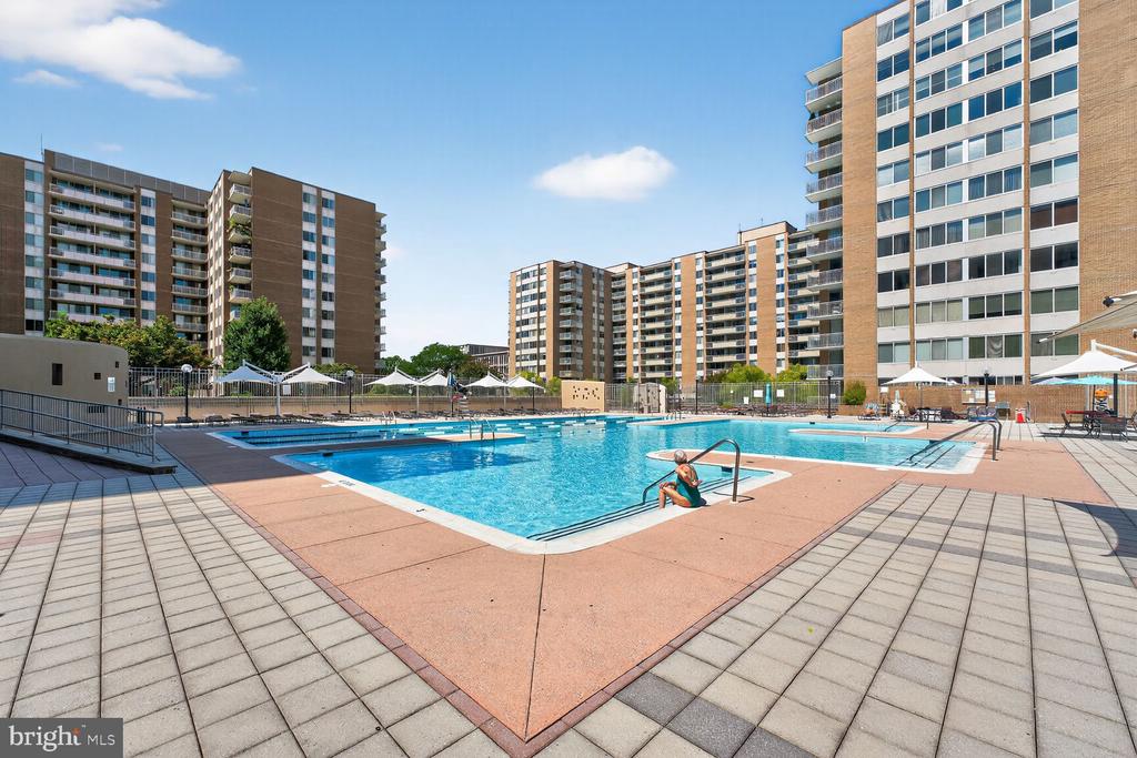 3001 VEAZEY TERRACE NW Unit: 1009
