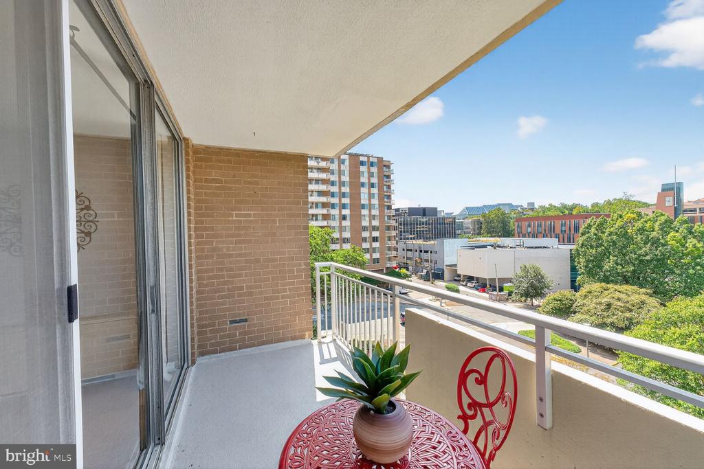 3001 VEAZEY TERRACE NW Unit: 1009