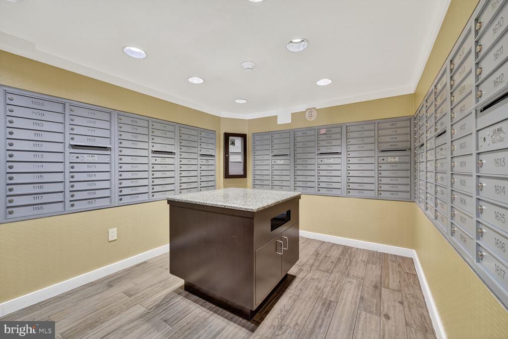 3001 VEAZEY TERRACE NW Unit: 1009