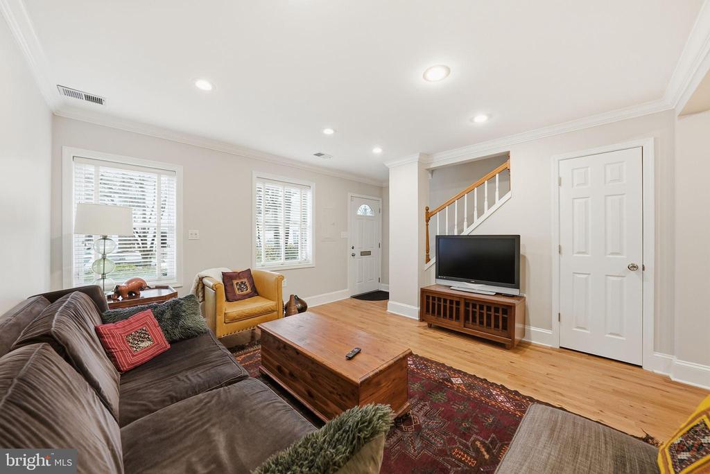 2261 12TH STREET NW