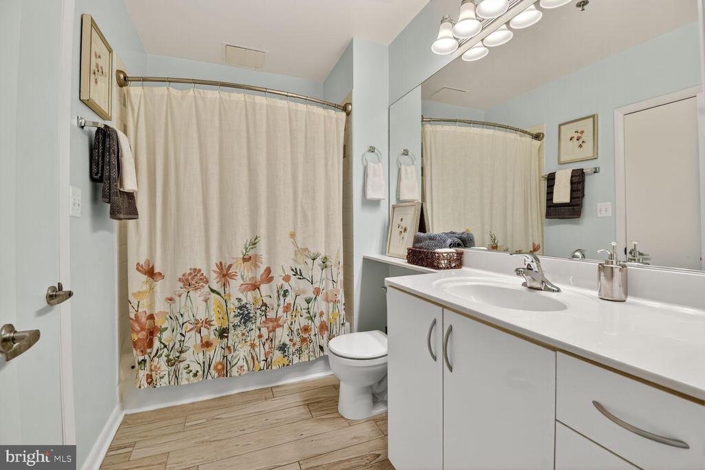 1300 N STREET NW Unit: 214