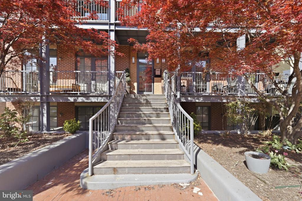 2412 17TH STREET NW Unit: 305