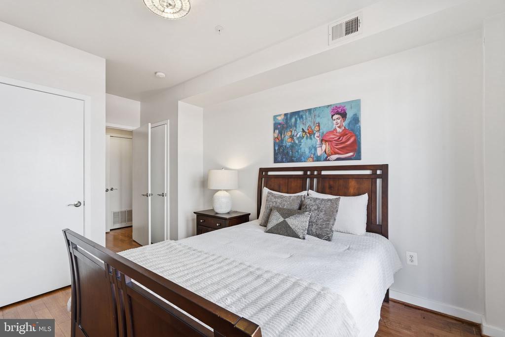 2412 17TH STREET NW Unit: 305