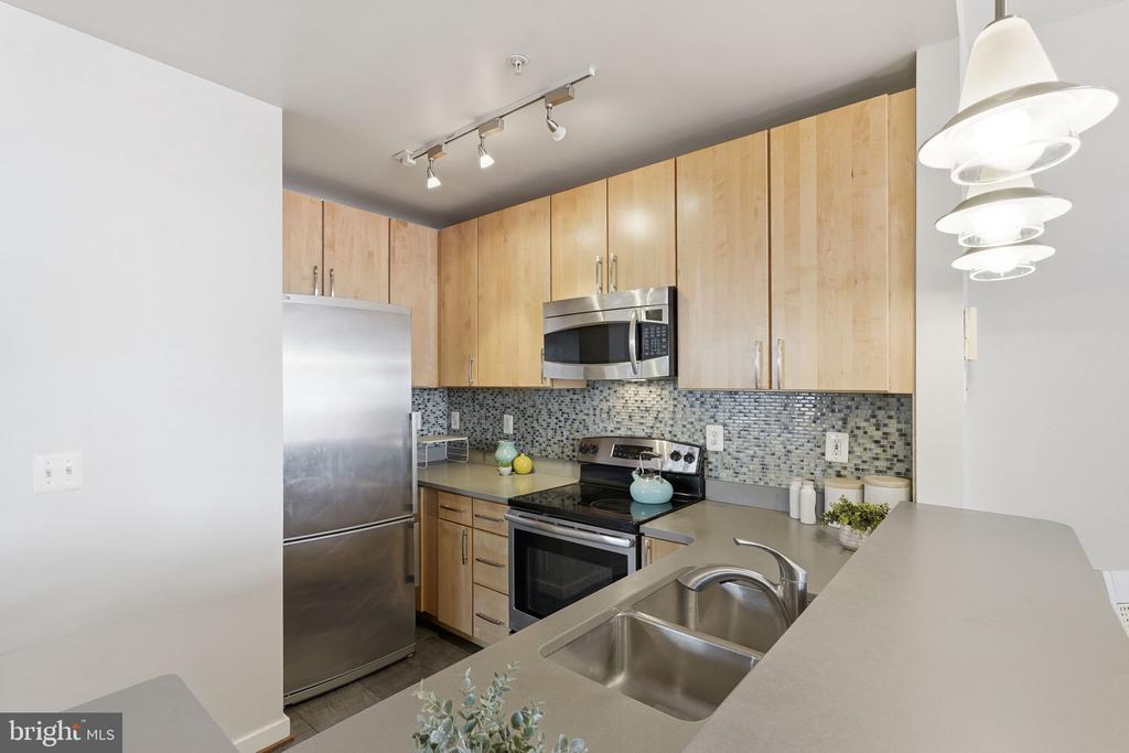 2412 17TH STREET NW Unit: 305