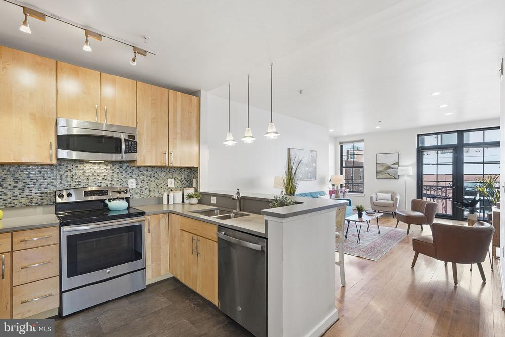 2412 17TH STREET NW Unit: 305
