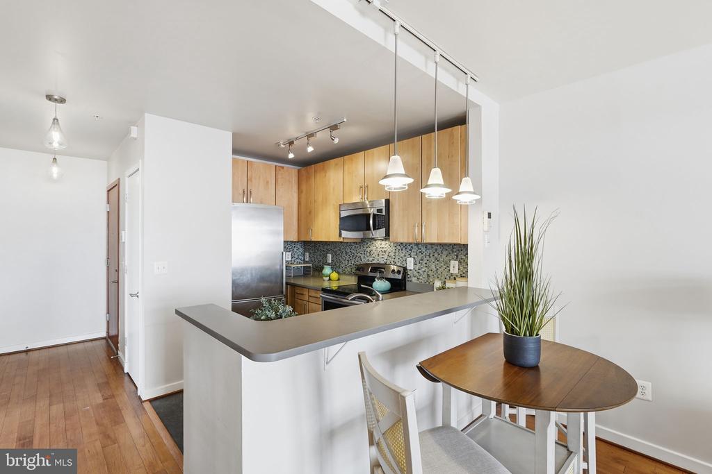 2412 17TH STREET NW Unit: 305