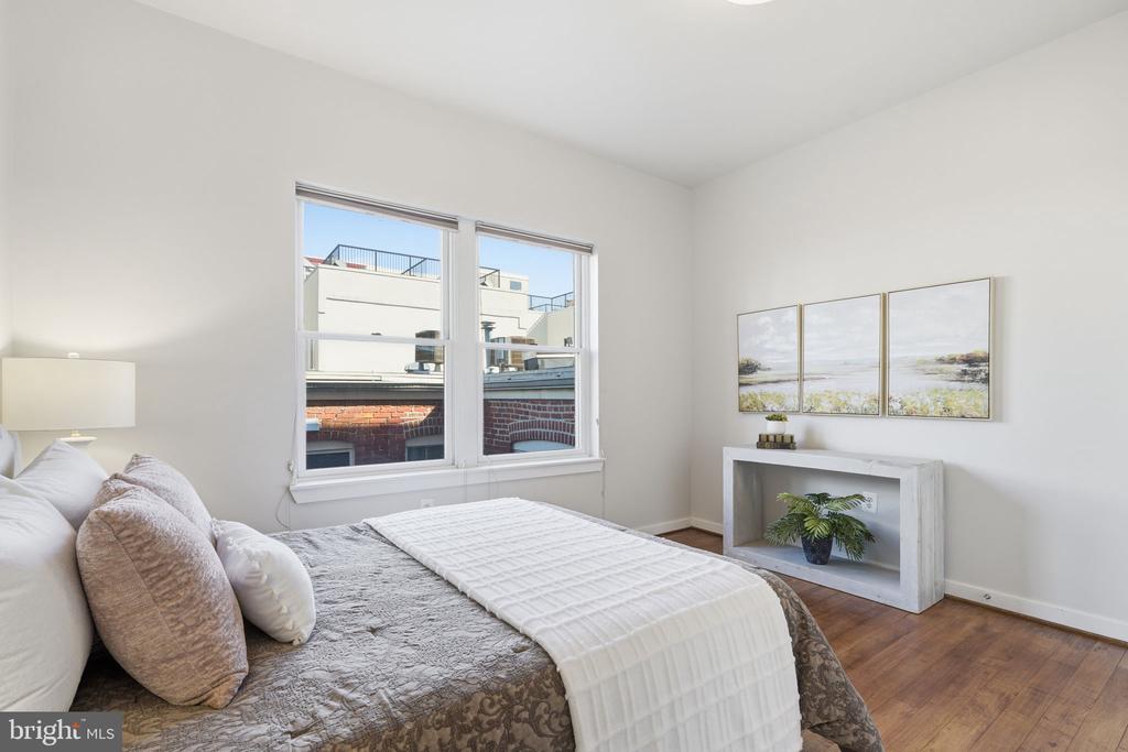 2412 17TH STREET NW Unit: 305