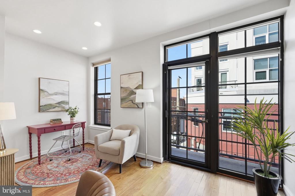 2412 17TH STREET NW Unit: 305