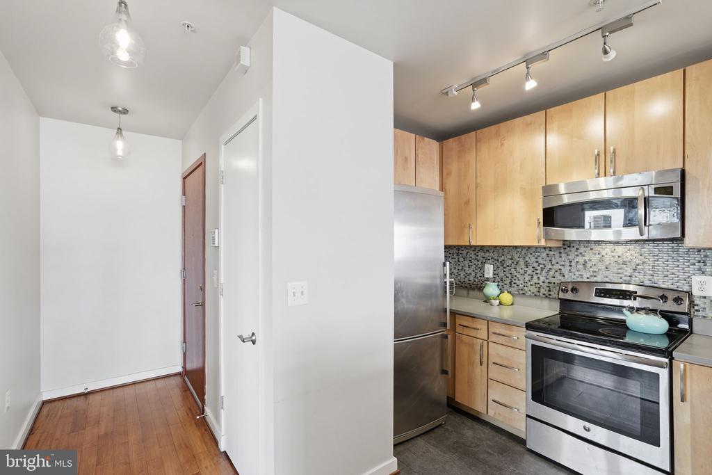 2412 17TH STREET NW Unit: 305