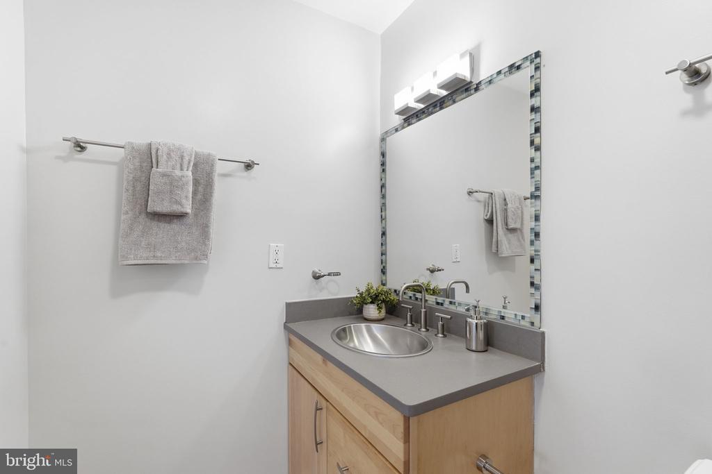 2412 17TH STREET NW Unit: 305