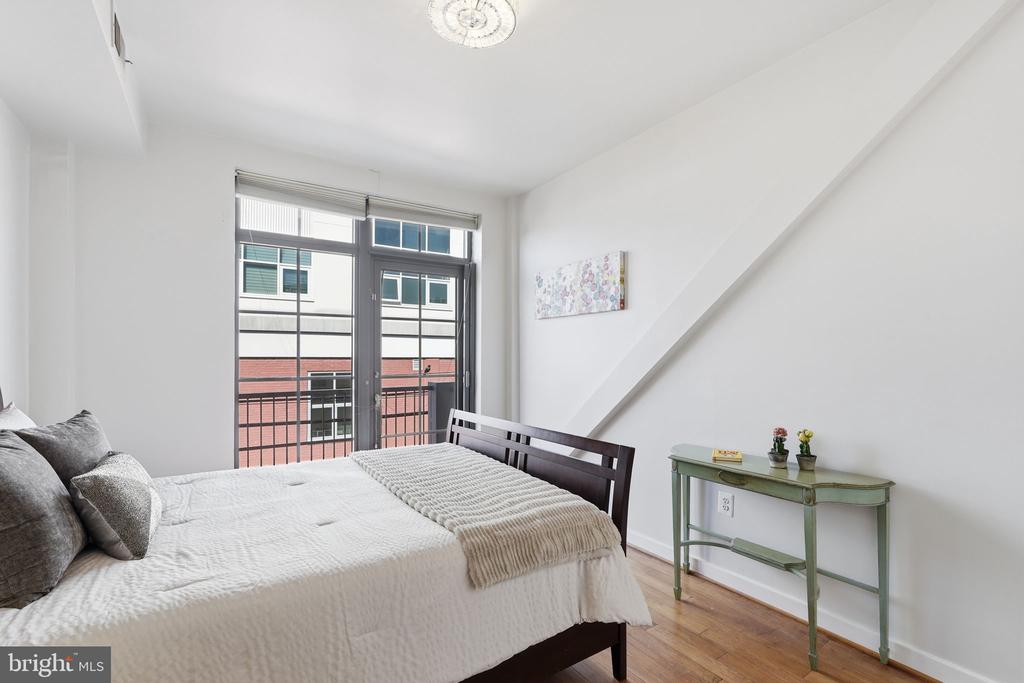 2412 17TH STREET NW Unit: 305