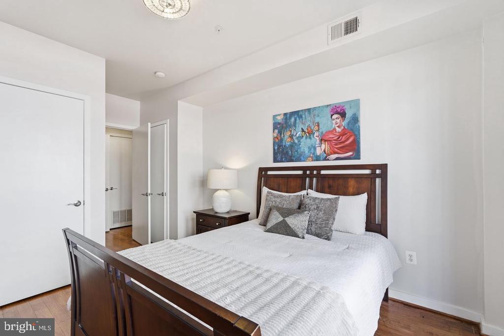 2412 17TH STREET NW Unit: 305