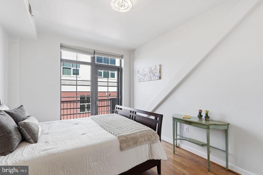 2412 17TH STREET NW Unit: 305