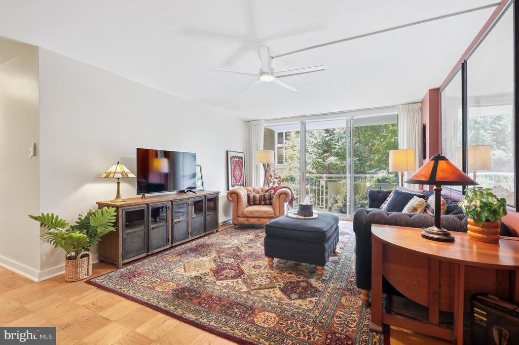 3001 VEAZEY TERRACE NW Unit: 607