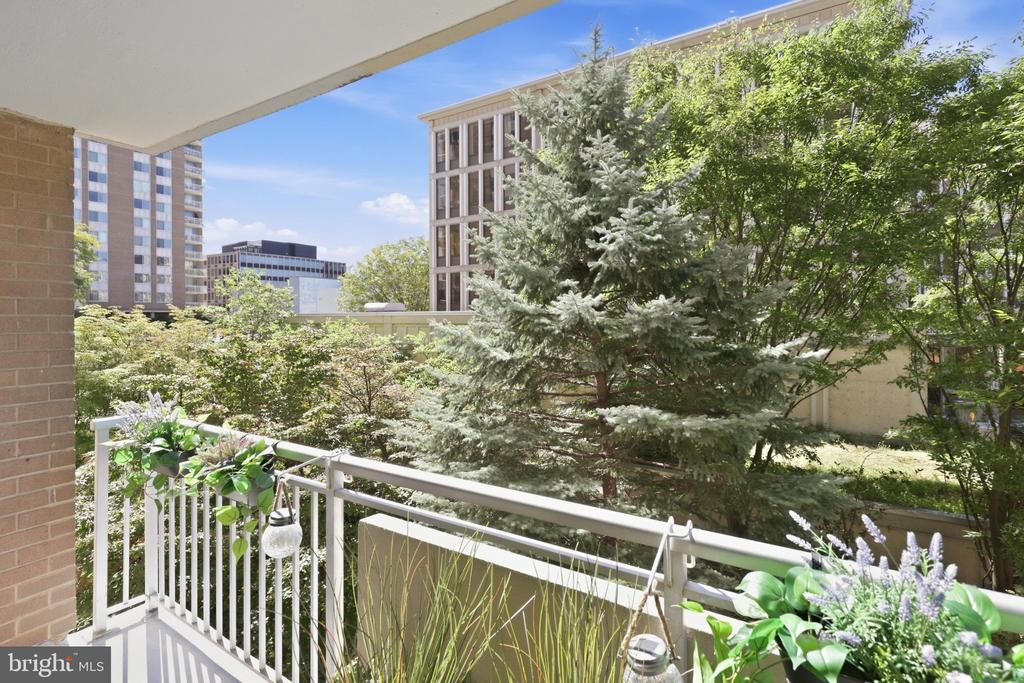 3001 VEAZEY TERRACE NW Unit: 607