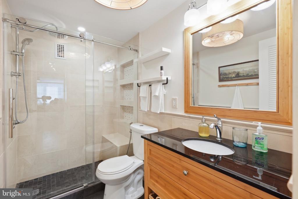 3001 VEAZEY TERRACE NW Unit: 607