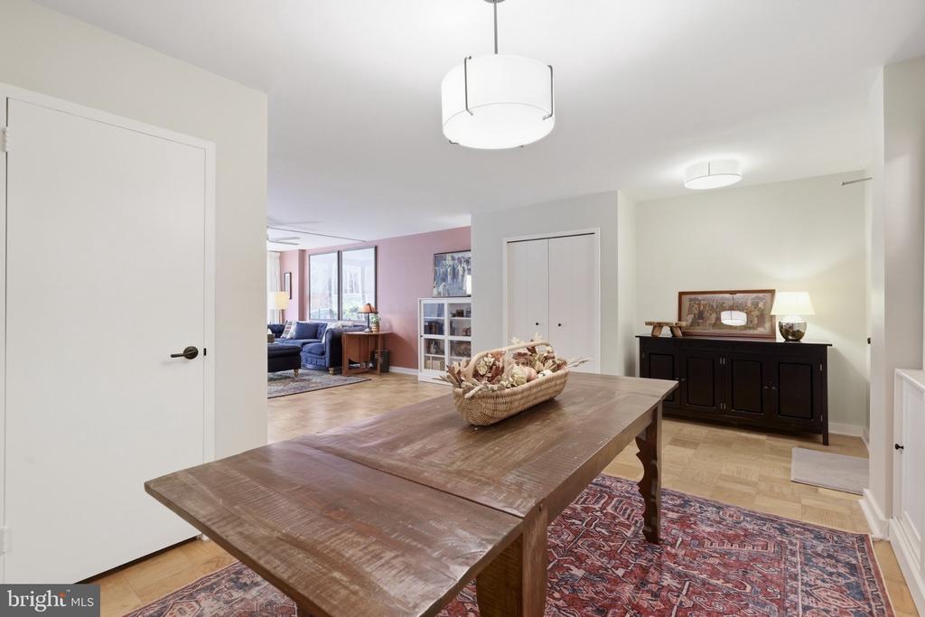 3001 VEAZEY TERRACE NW Unit: 607
