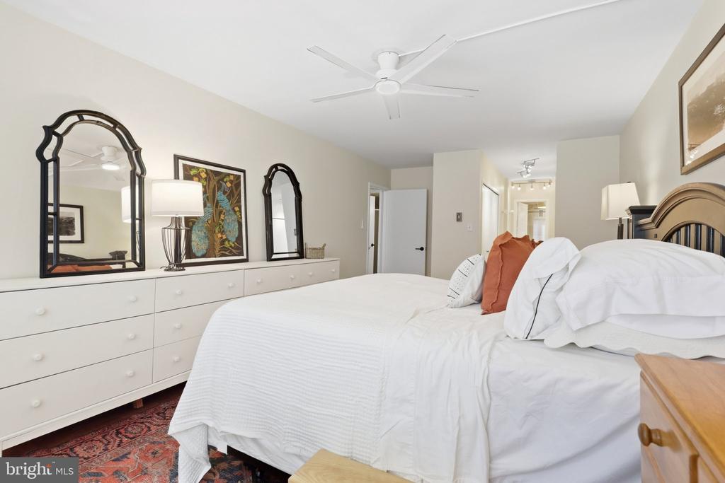 3001 VEAZEY TERRACE NW Unit: 607