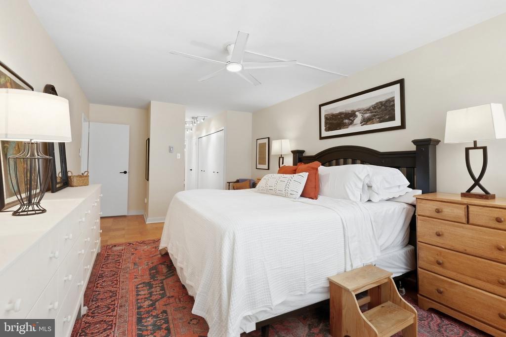 3001 VEAZEY TERRACE NW Unit: 607