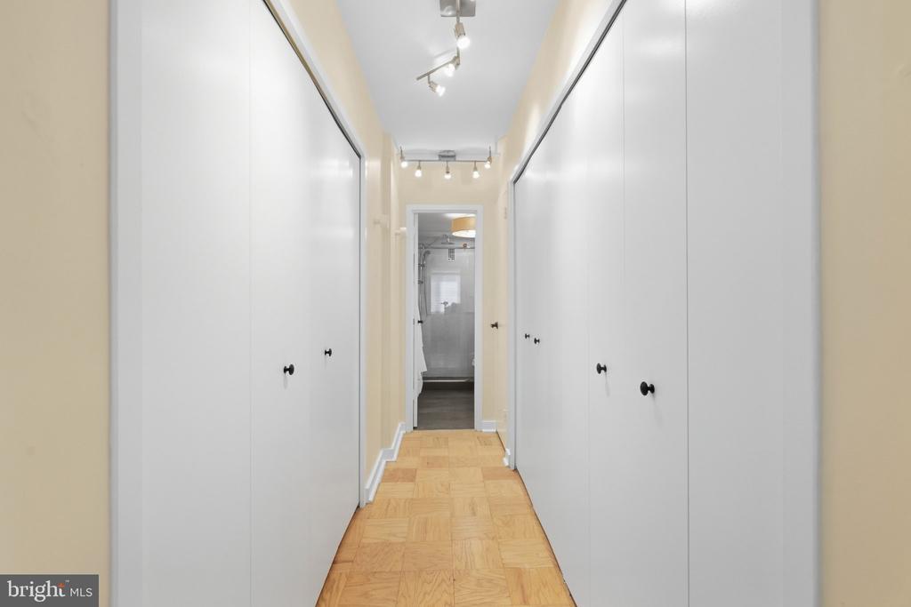 3001 VEAZEY TERRACE NW Unit: 607