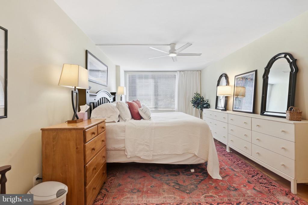 3001 VEAZEY TERRACE NW Unit: 607