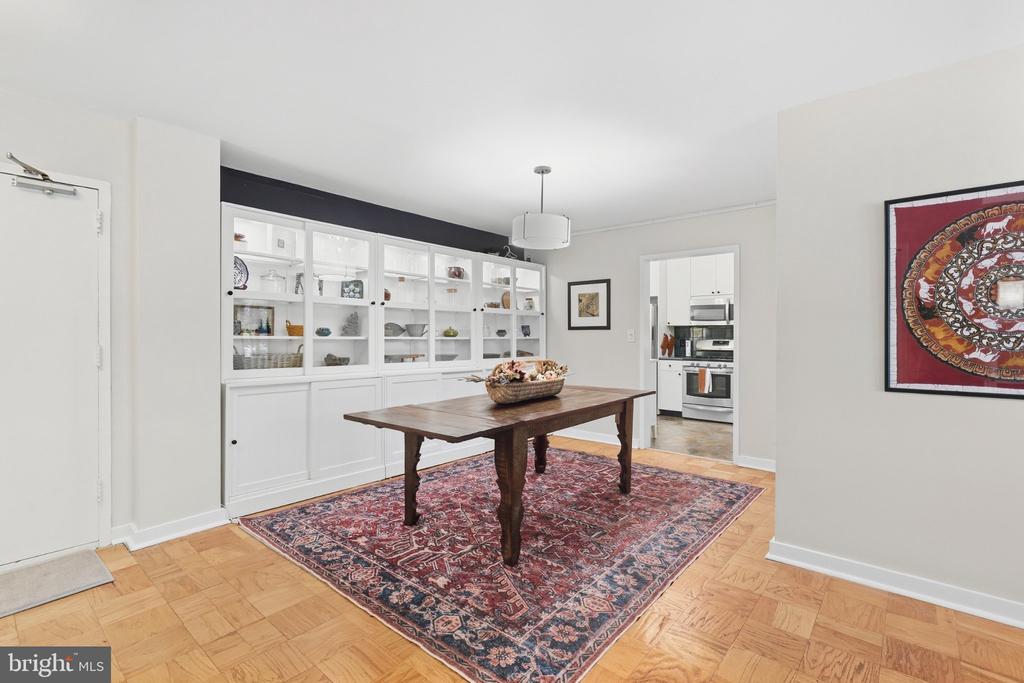 3001 VEAZEY TERRACE NW Unit: 607