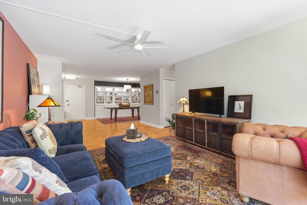 3001 VEAZEY TERRACE NW Unit: 607