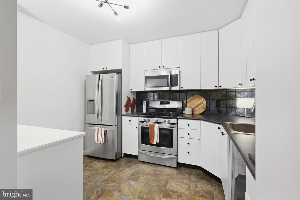 3001 VEAZEY TERRACE NW Unit: 607