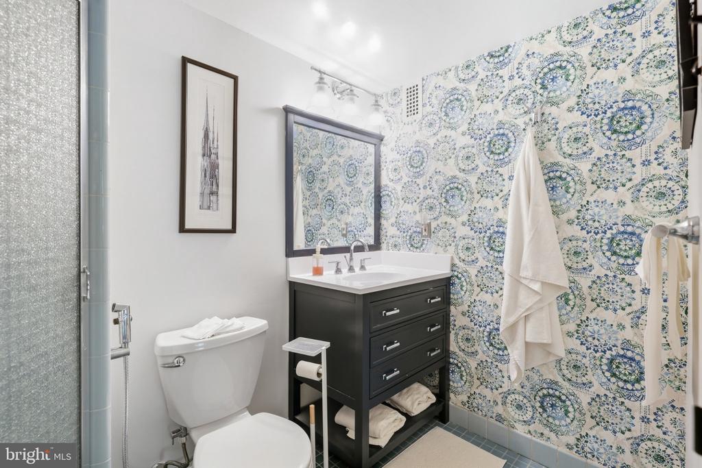 3001 VEAZEY TERRACE NW Unit: 607