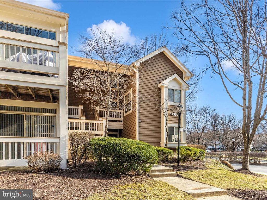 10806 ANTIGUA TERRACE Unit: 102