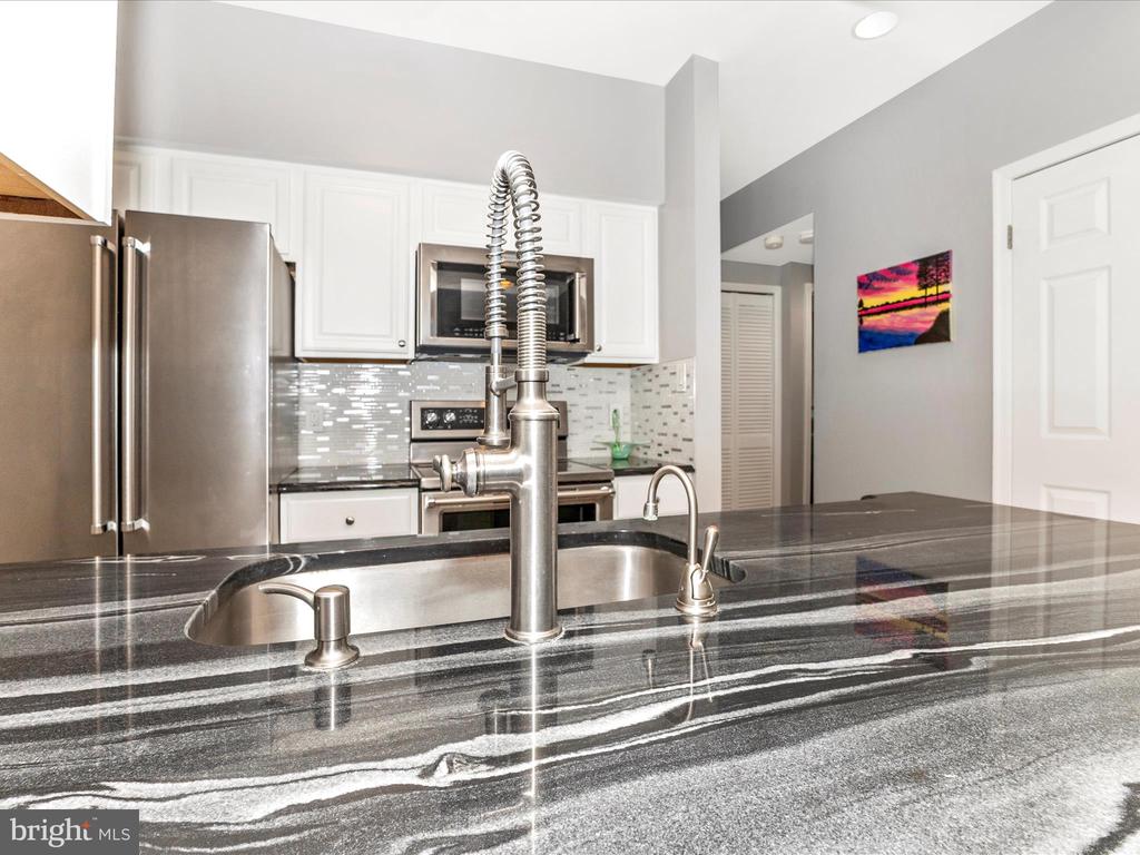 10806 ANTIGUA TERRACE Unit: 102