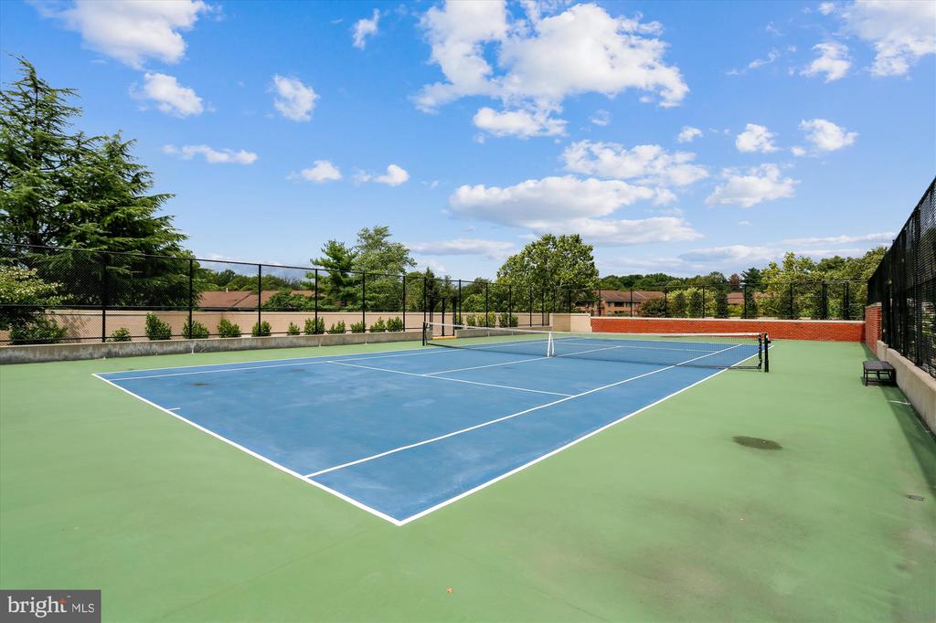 5800 NICHOLSON LANE Unit: 1-908