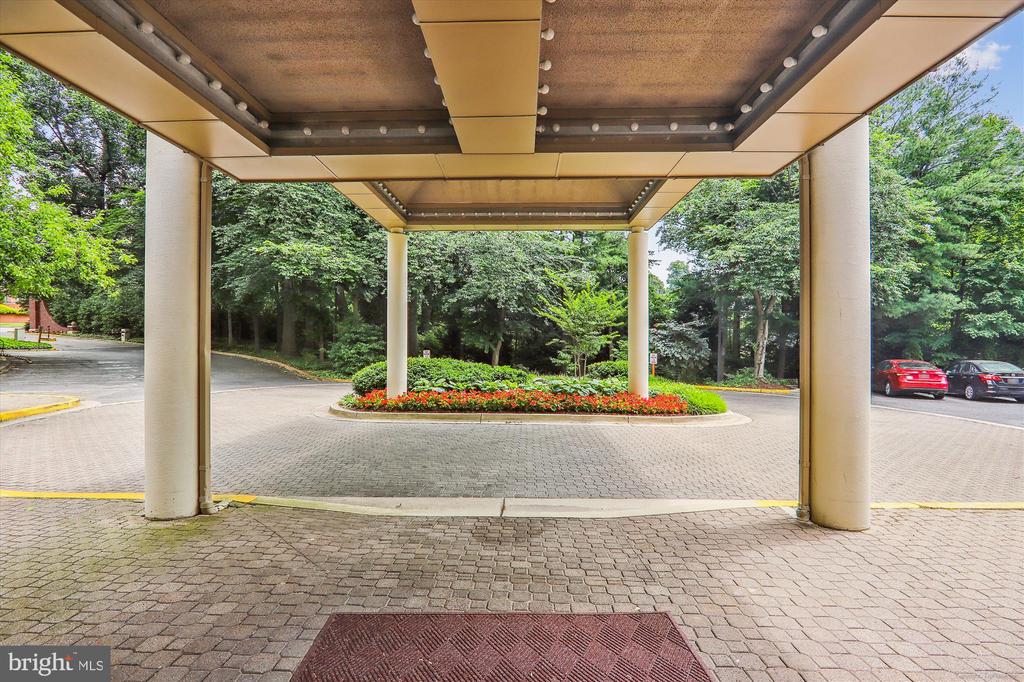 5800 NICHOLSON LANE Unit: 1-908