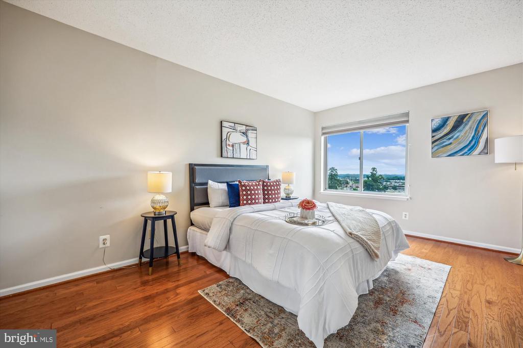 5800 NICHOLSON LANE Unit: 1-908