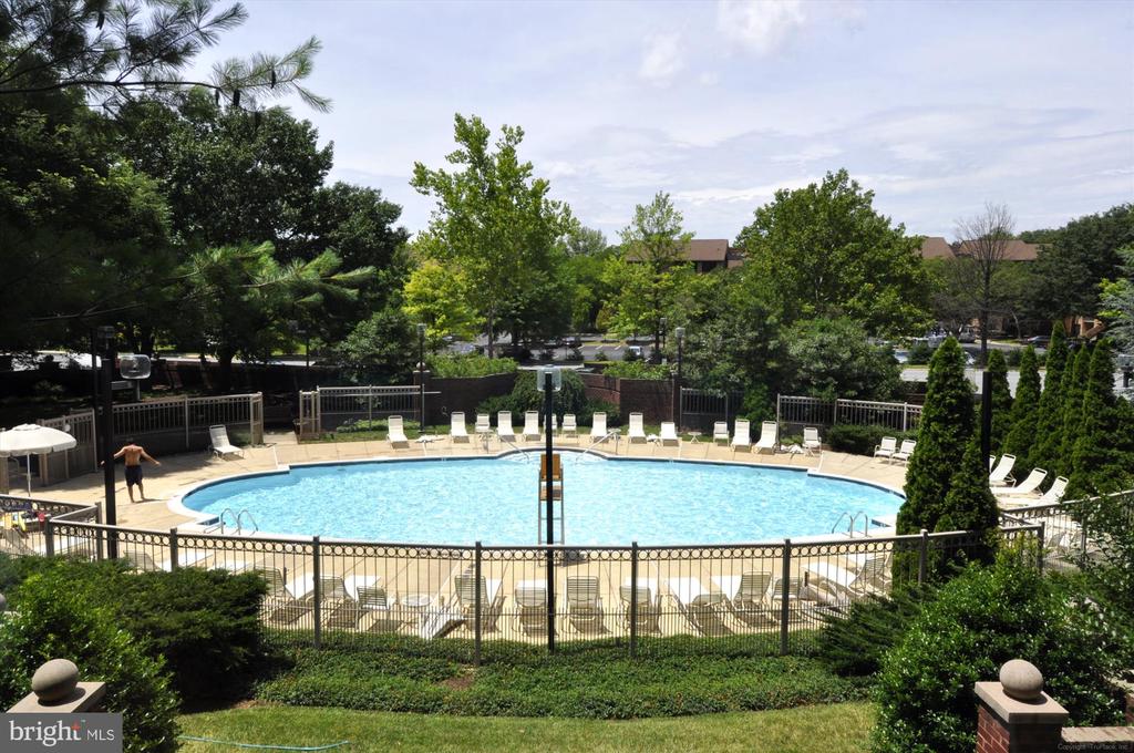 5800 NICHOLSON LANE Unit: 1-908
