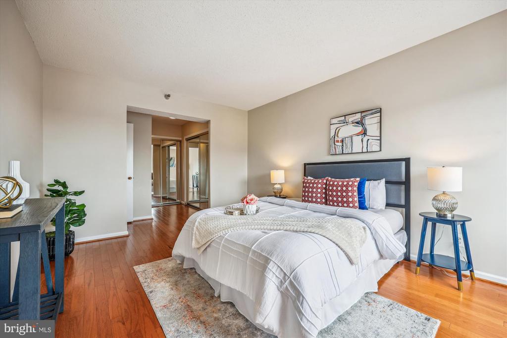 5800 NICHOLSON LANE Unit: 1-908