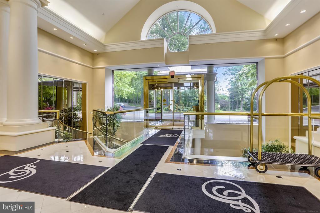 5800 NICHOLSON LANE Unit: 1-908
