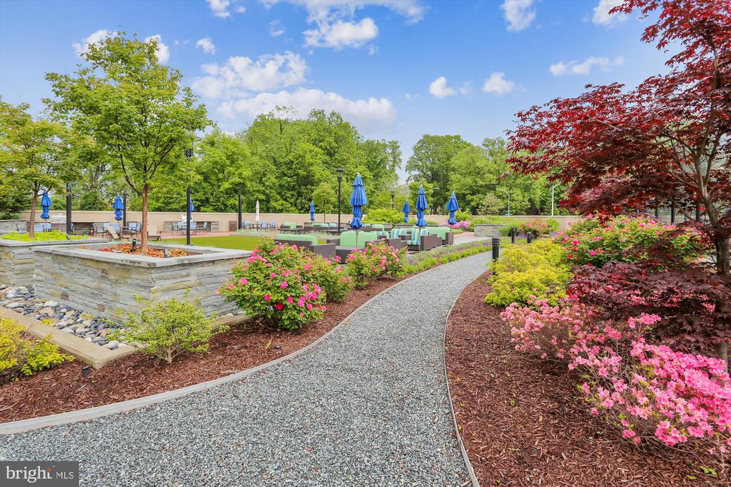 5800 NICHOLSON LANE Unit: 1-908