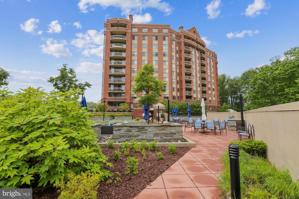 5800 NICHOLSON LANE Unit: 1-908