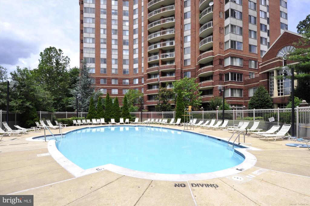 5800 NICHOLSON LANE Unit: 1-908