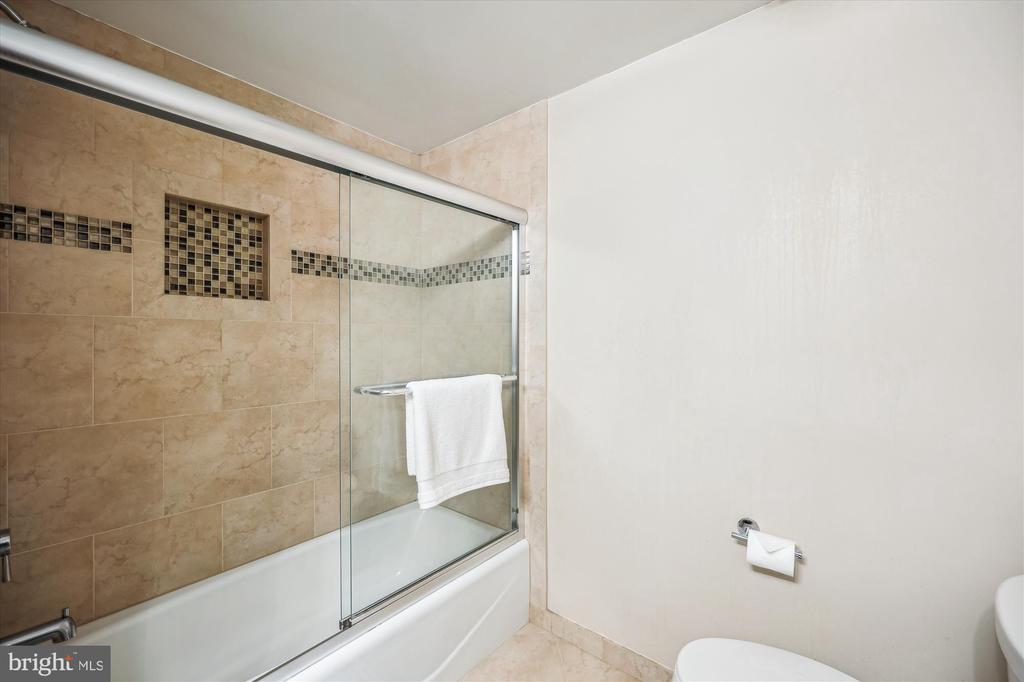 5800 NICHOLSON LANE Unit: 1-908
