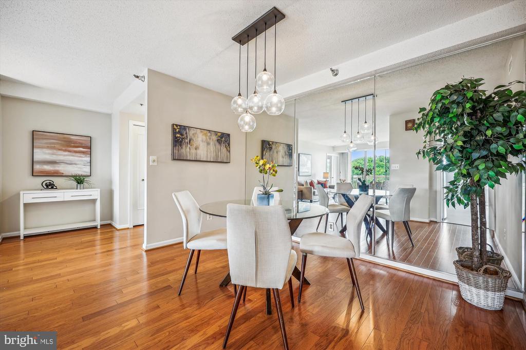 5800 NICHOLSON LANE Unit: 1-908