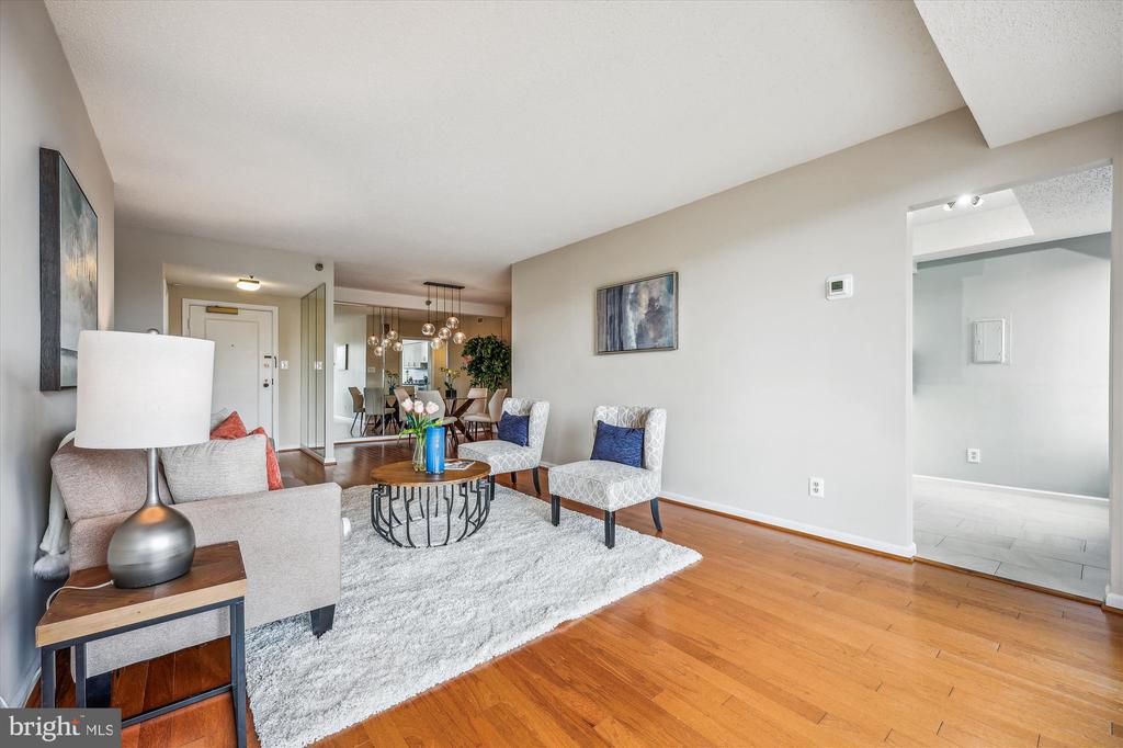 5800 NICHOLSON LANE Unit: 1-908