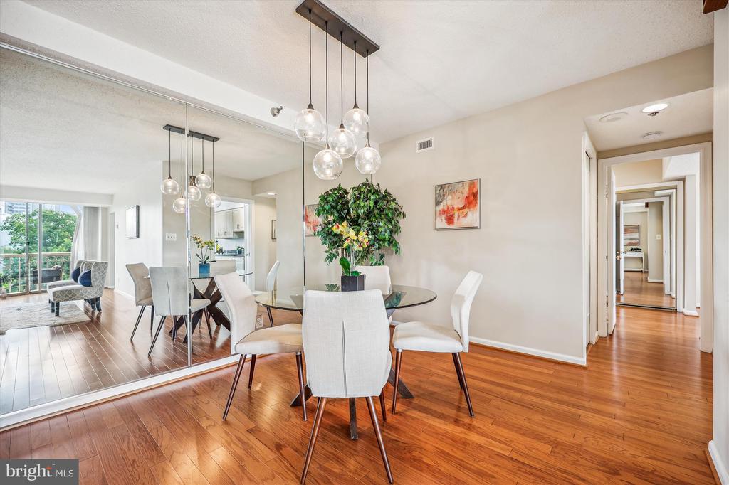 5800 NICHOLSON LANE Unit: 1-908