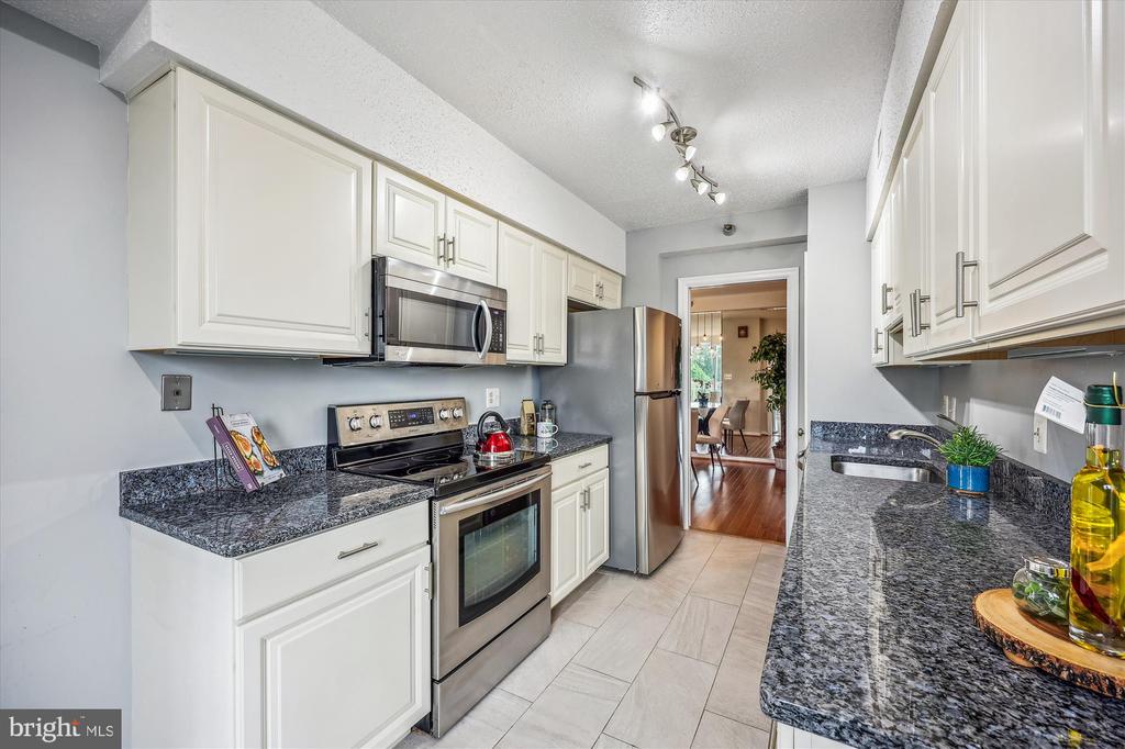 5800 NICHOLSON LANE Unit: 1-908