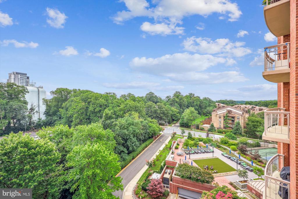 5800 NICHOLSON LANE Unit: 1-908