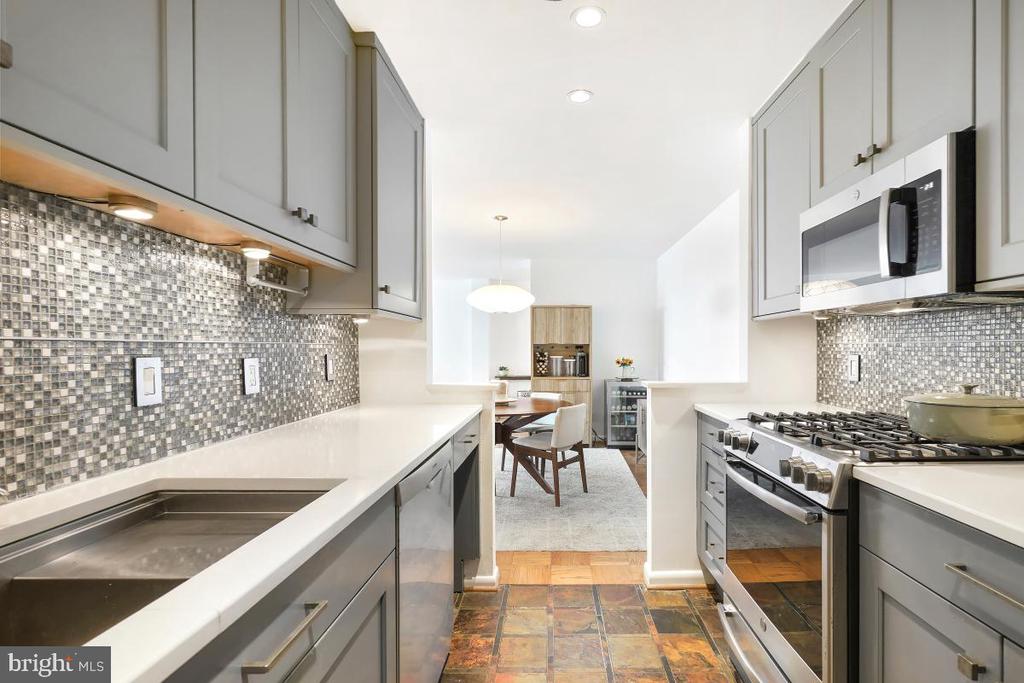 4977 BATTERY LANE Unit: 1-1014