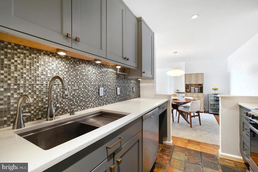 4977 BATTERY LANE Unit: 1-1014