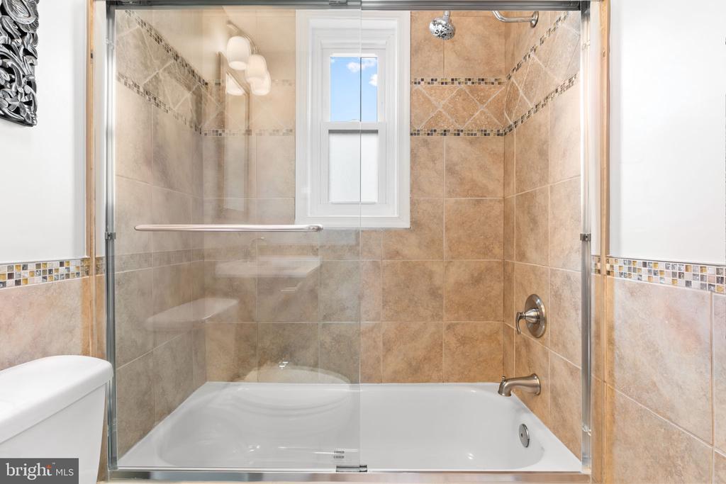 112 LYNHAVEN DRIVE
